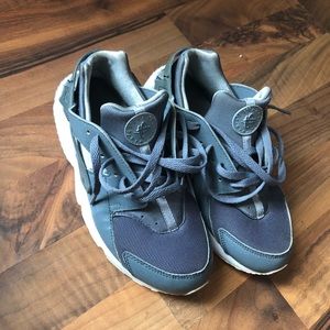 Grey & White Huaraches